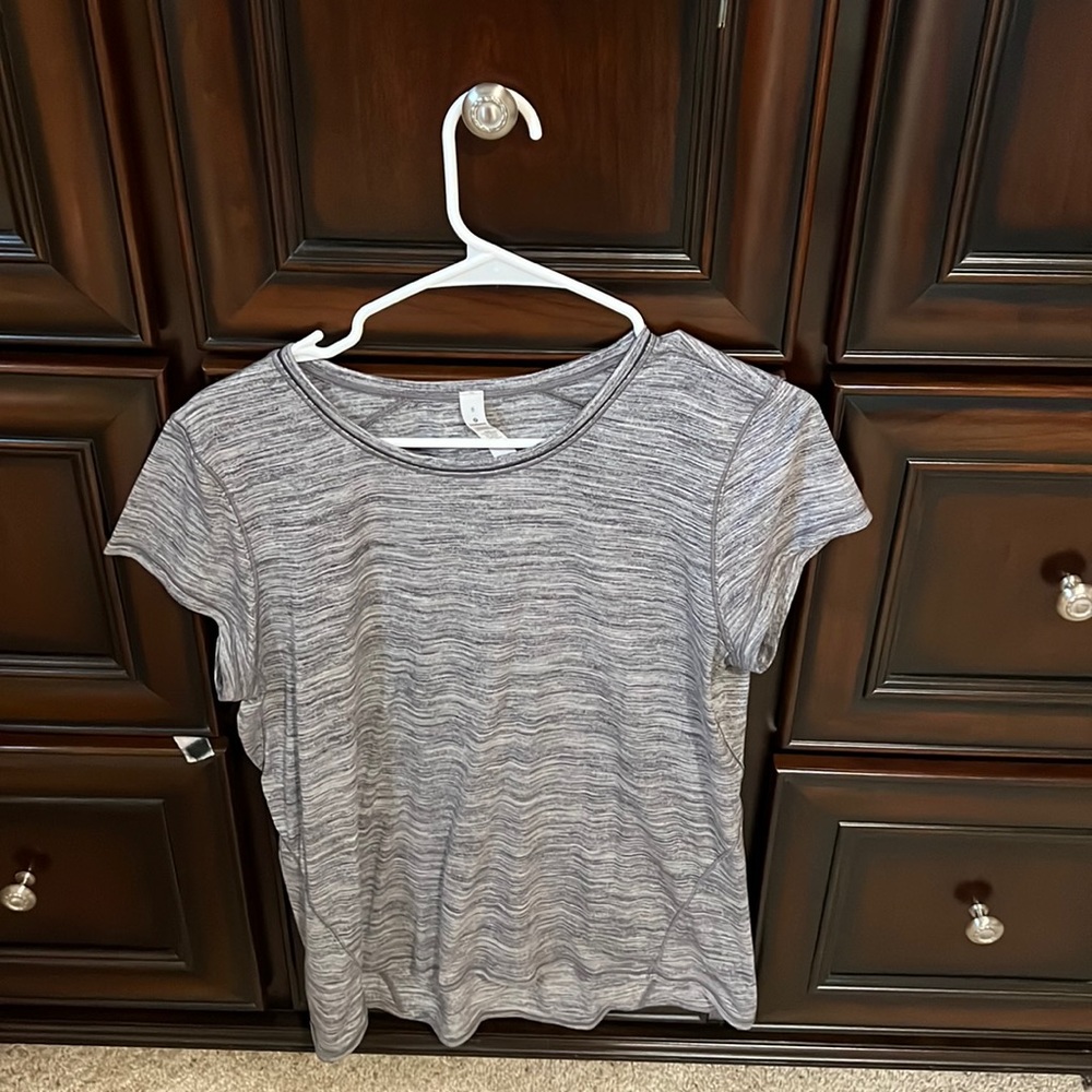 Lululemon tee